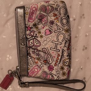 COPY - Coach Poppy Metallic Signature wristlet 🎁